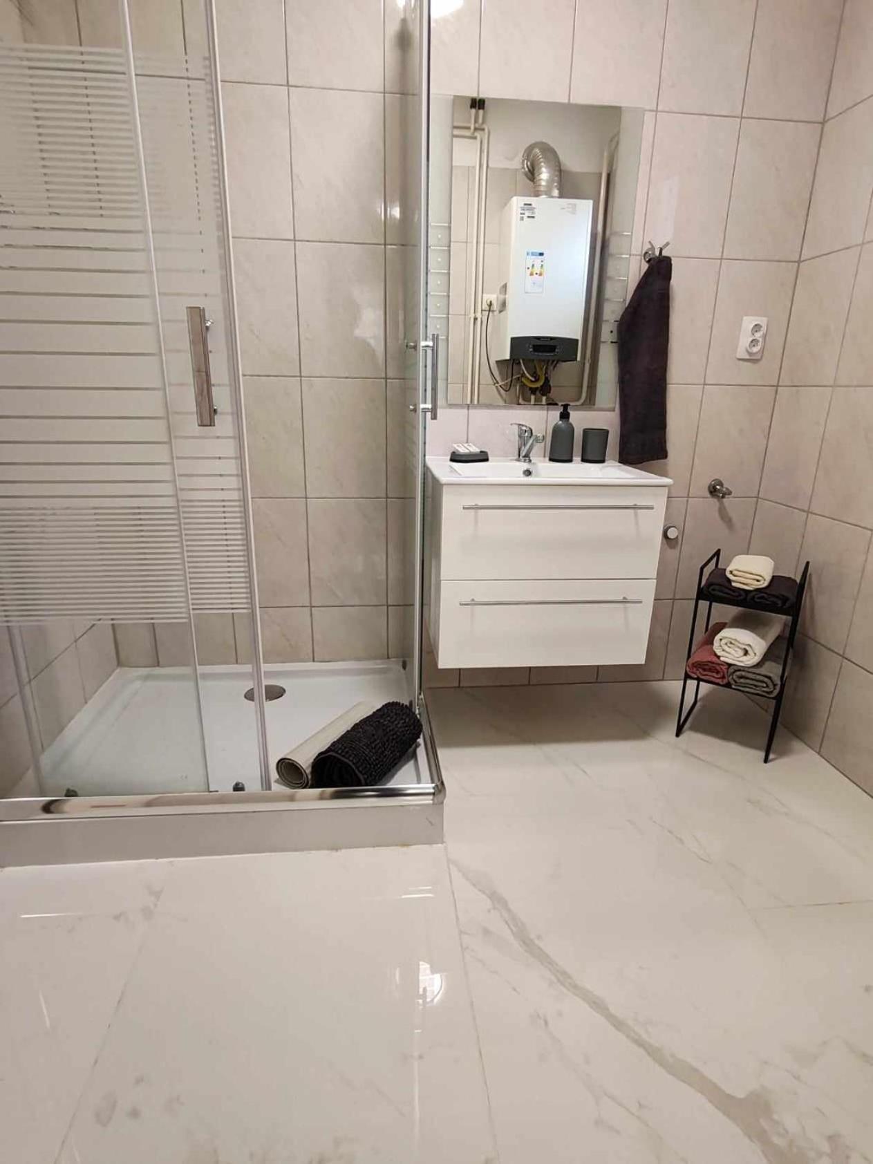To Apartman Gunarasfuerdo Домбоввар Екстер'єр фото