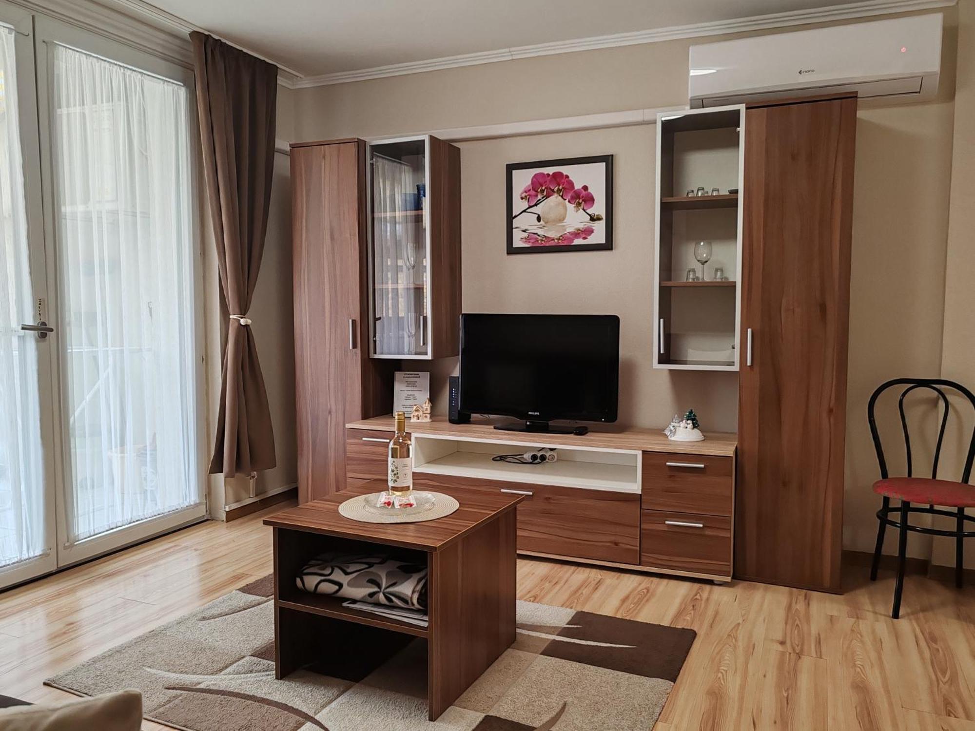 To Apartman Gunarasfuerdo Домбоввар Екстер'єр фото