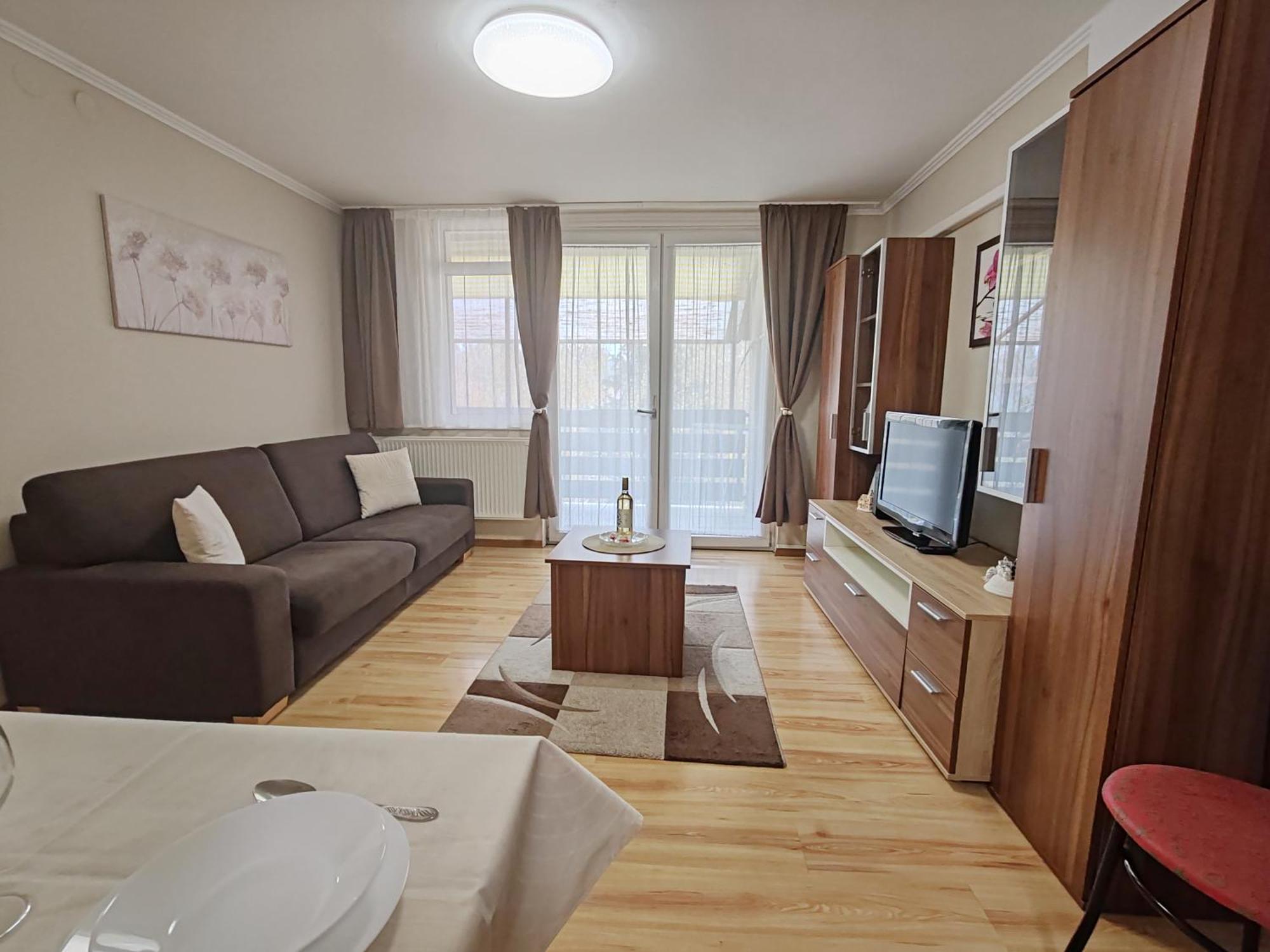 To Apartman Gunarasfuerdo Домбоввар Екстер'єр фото